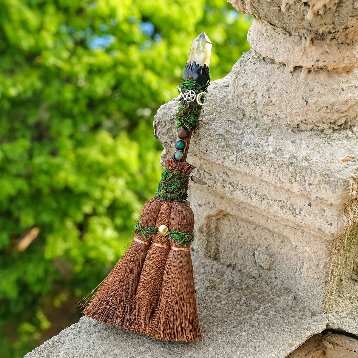 1pc Natural Crystal Point Stone Amethyst Altar Witch Supplies Table Decoration Family Tree Charms Feather Broom Crafts