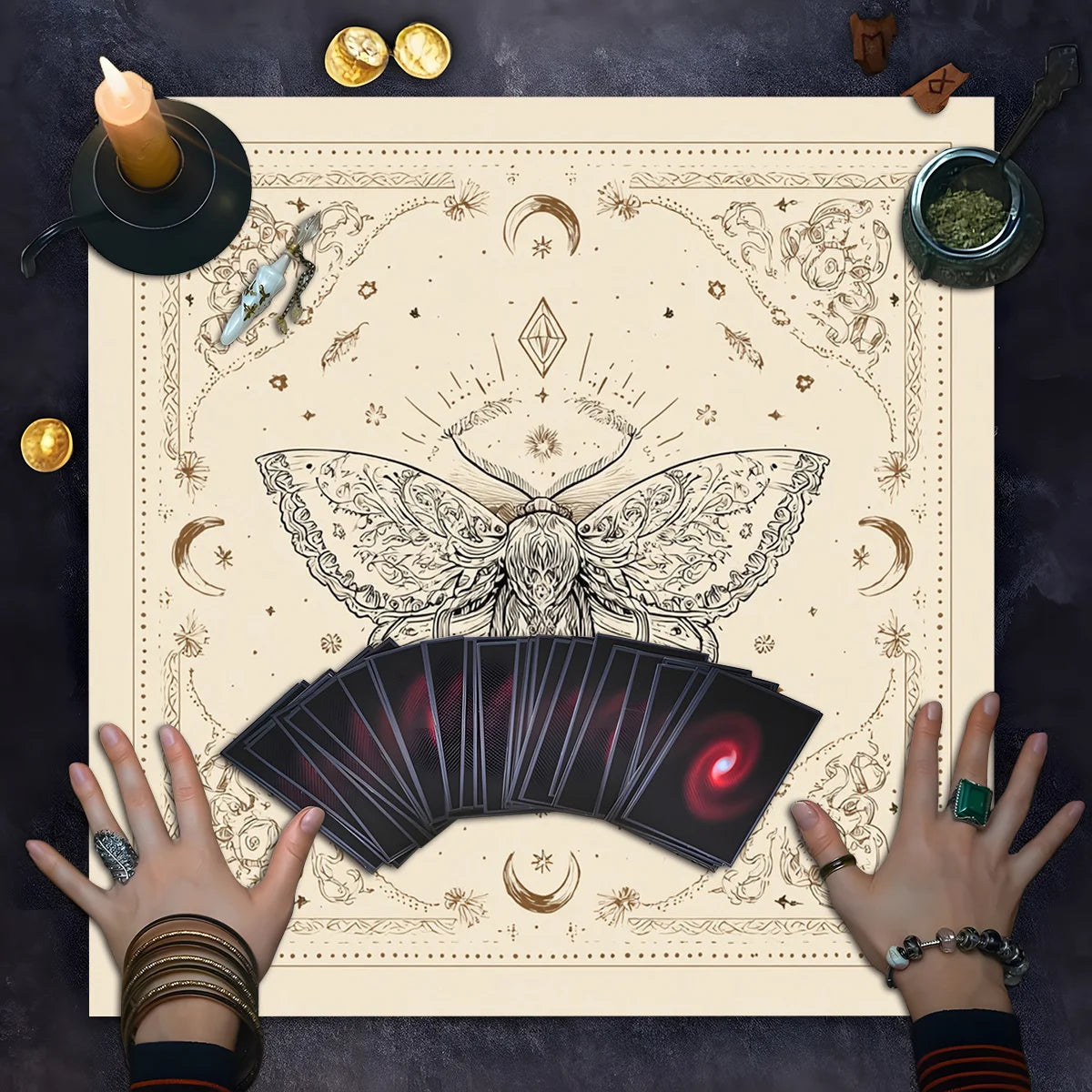 Gothic Moth Butterfly Witch Altar Cloth Mysterious Tarot Ritual Cloth Elegant Moth Wing Pattern for Astrology Party Wicca Decor