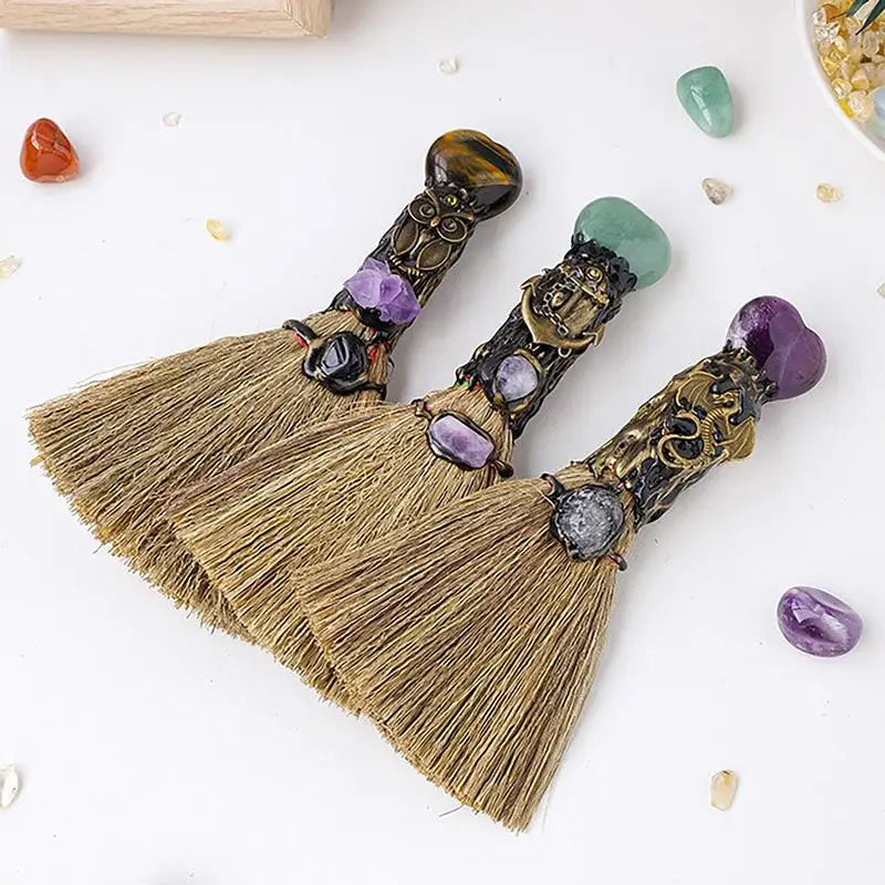 Magic Witch Altar Broom Wicca Witchcraft Accessories Natural Crystal Heart Shaped Reiki Gemstone For Cleansing Healing Fengshui
