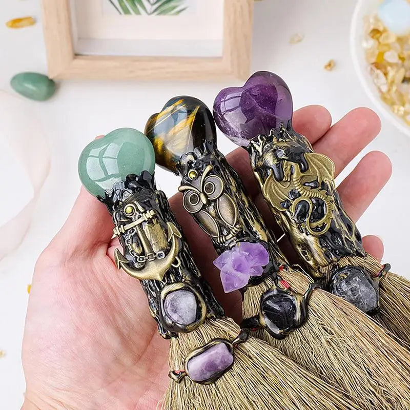 Magic Witch Altar Broom Wicca Witchcraft Accessories Natural Crystal Heart Shaped Reiki Gemstone For Cleansing Healing Fengshui