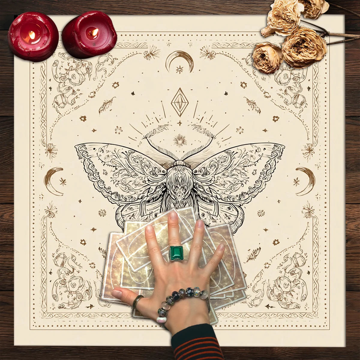 Gothic Moth Butterfly Witch Altar Cloth Mysterious Tarot Ritual Cloth Elegant Moth Wing Pattern for Astrology Party Wicca Decor