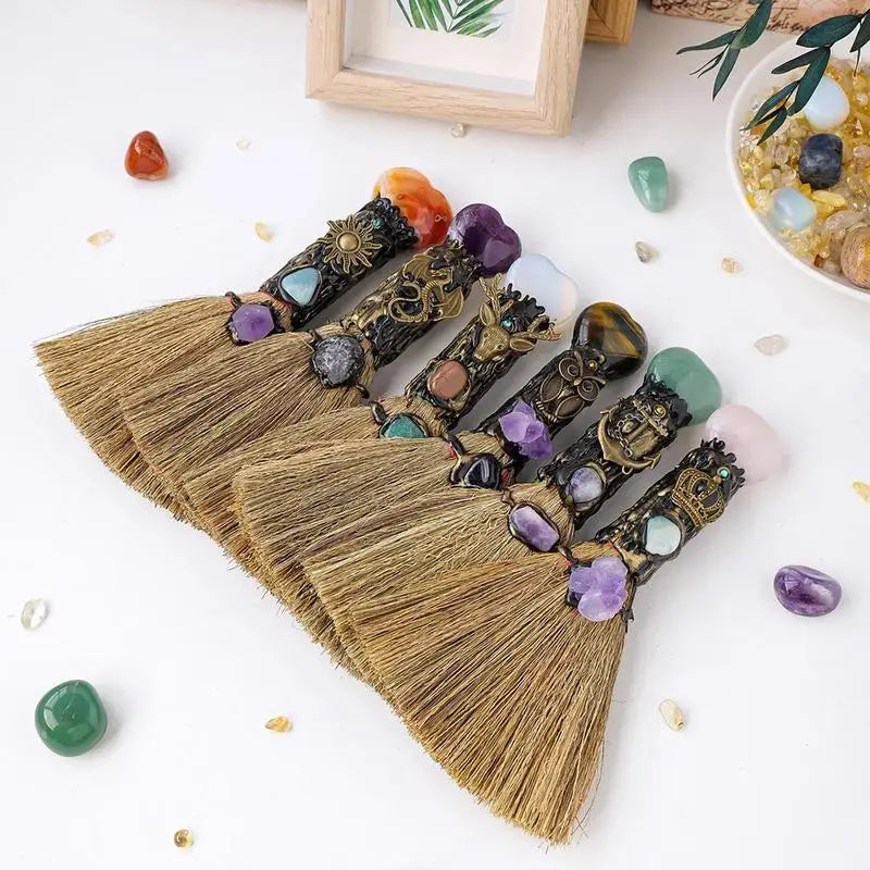Magic Witch Altar Broom Wicca Witchcraft Accessories Natural Crystal Heart Shaped Reiki Gemstone For Cleansing Healing Fengshui